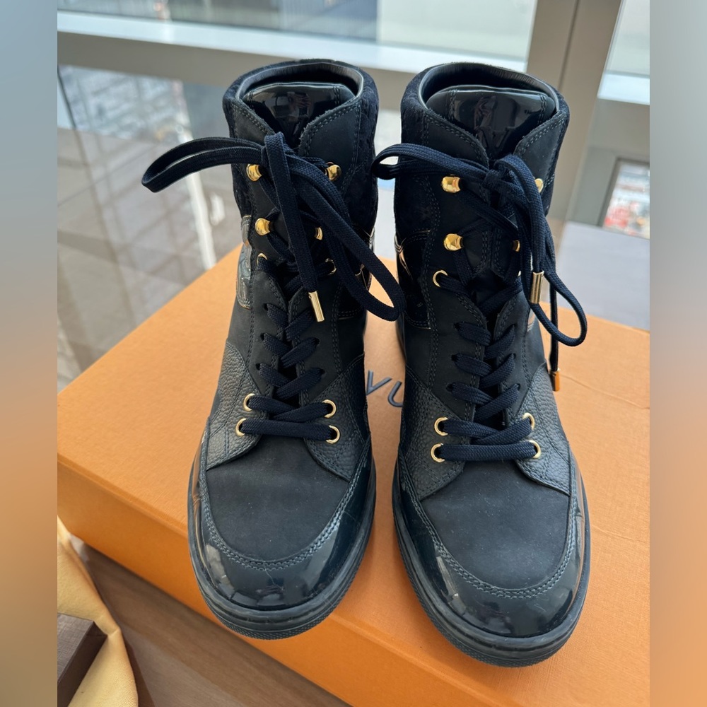 100% Authentic Louis Vuitton Cliff Top Wedge sneakers size 38 1/2